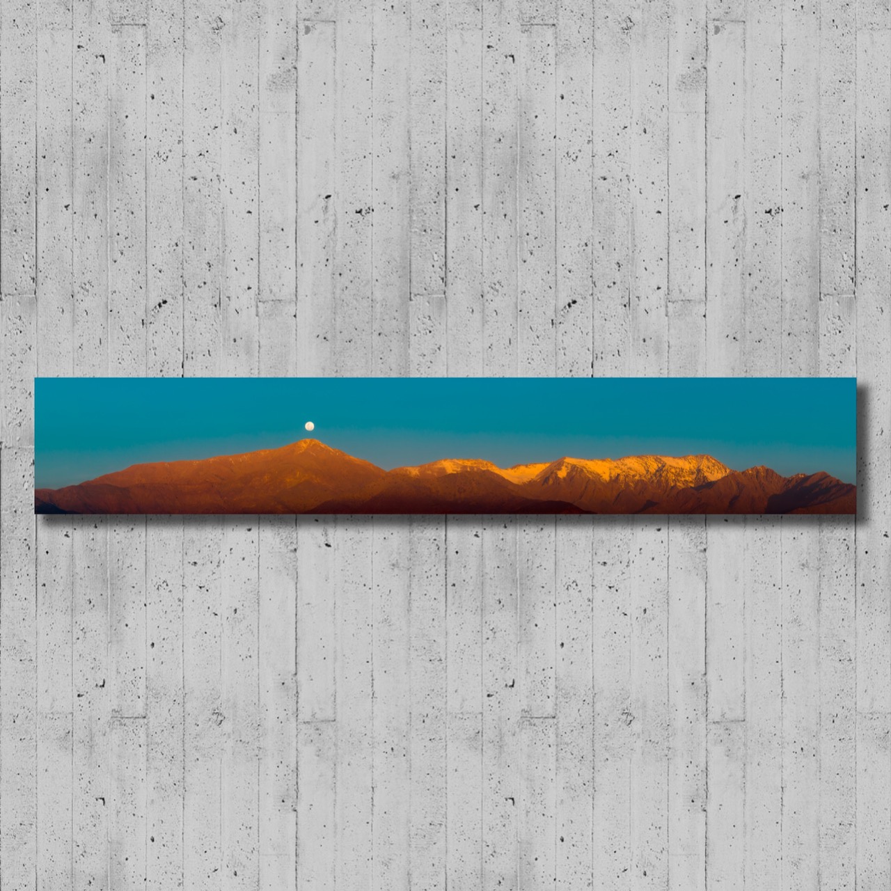 "Cerro Provincia bajo la Luna: Vigilia de un Guardián Ceremonioso" - Imagen 13