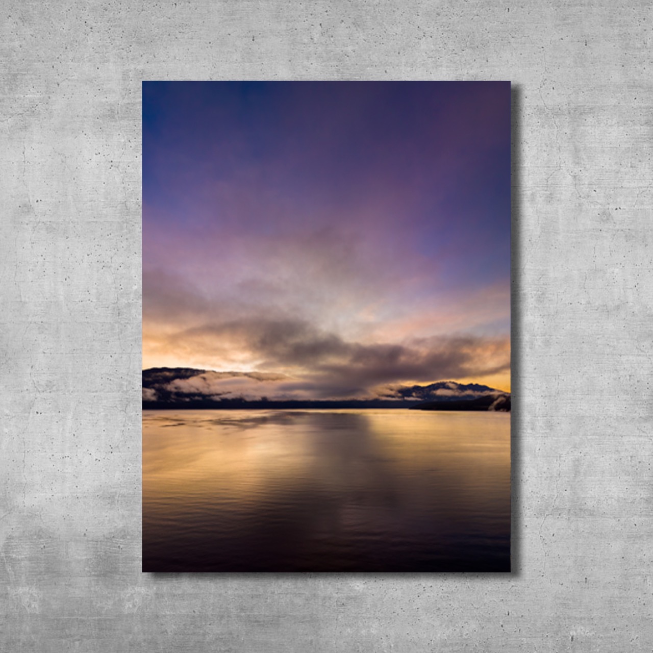 "Alba Dorado Otoñal, Armonía Austral sobre Lago Riñihue" - Imagen 7